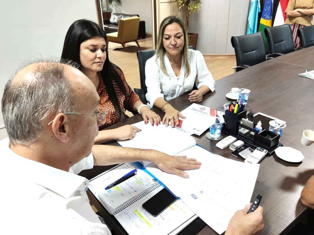 Vereadora Anny Espínola recebe a Deputada Federal Rose Modesto em Ponta Porã