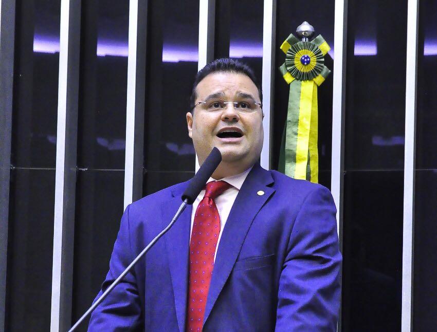 Deputado Federal Fábio Trad sai em defesa da estabilidade do serviço público no Brasil
