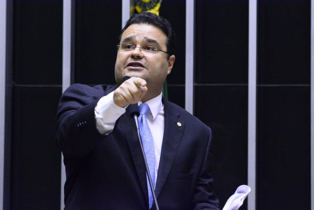 Revalida com universidade privada é aprovado na Câmara