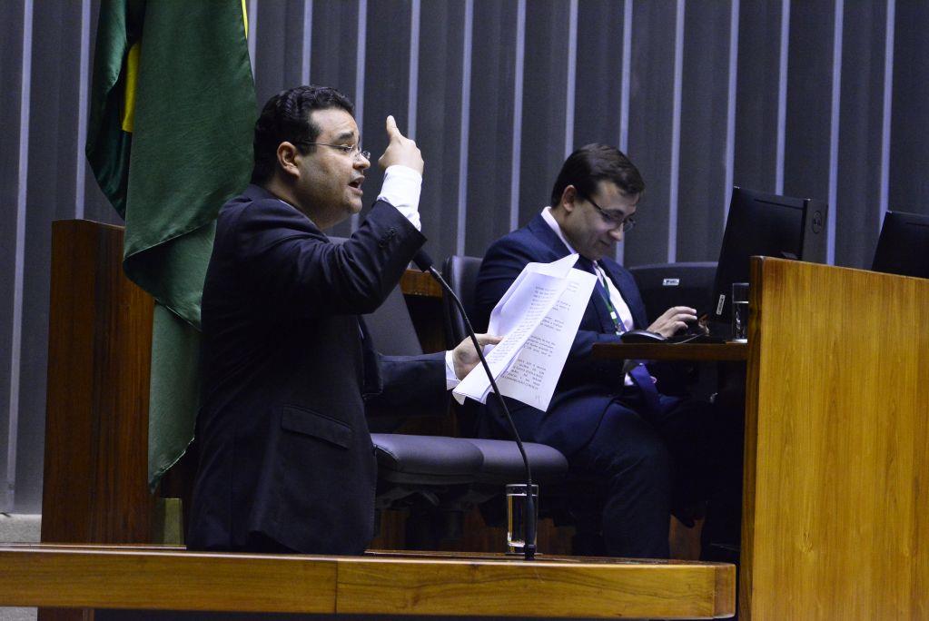 Exaltado por Fábio Trad, programa Médicos pelo Brasil é aprovado na Câmara