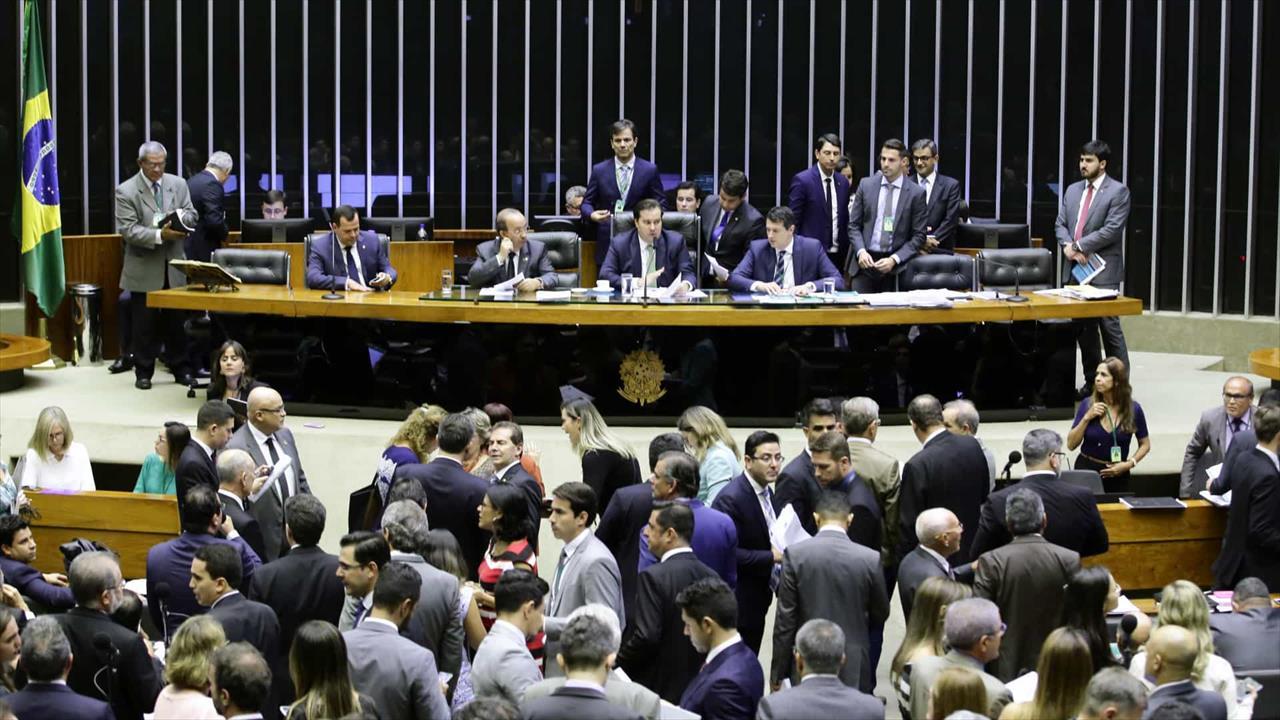 Congresso aprova fundo eleitoral de R$ 2 bilhões para partidos