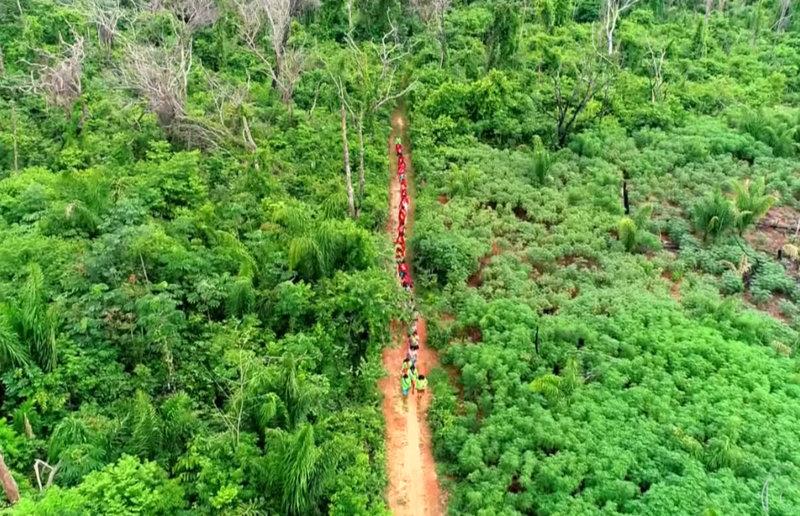 Índios do Xingu temem 'catástrofe' e tentam fugir da Covid-19