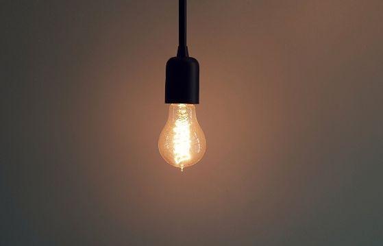Lei proíbe cortes de água e energia elétrica em vésperas de feriados e finais de semana