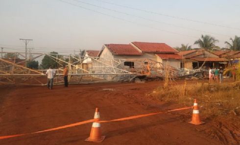 ?Vendaval deixa rastro de destruição em Confresa