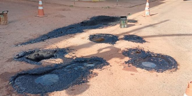 Prefeitura de São Félix do Araguaia – MT realiza operação tapa-buracos em ruas do centro da cidade