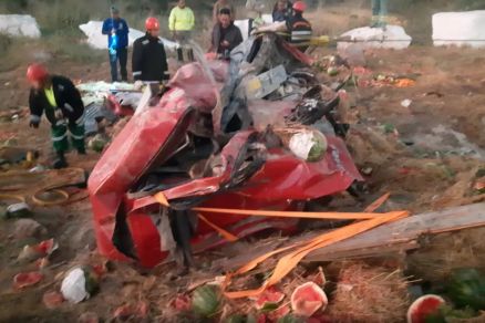 Motorista morre ao capotar caminhão na Serra de São Vicente