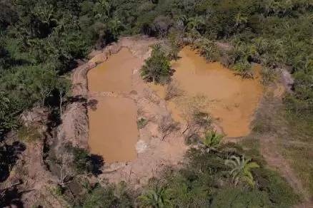 Batalhão Ambiental fecha garimpo ilegal e multa proprietário