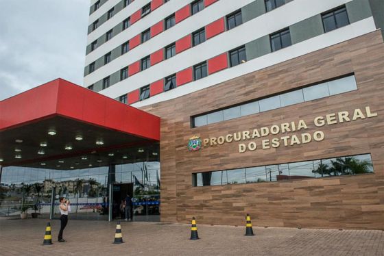 Esposa de procurador da PGE é sequestrada durante roubo a carro