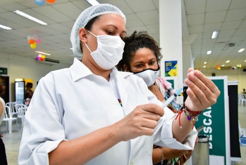 Prefeitura abre para vacinação da 5ª dose contra covid a pessoas com baixa imunidade
