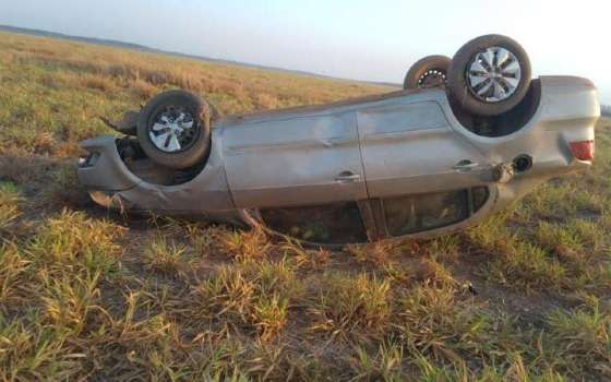 Carro capota em estrada vicinal e motorista morre em Barra do Garças
