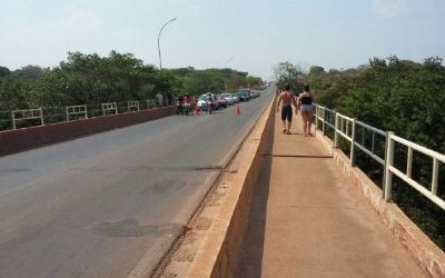 Vítima de agressões, mulher pula de ponte e é resgatada por bombeiros em Nova Xavantina