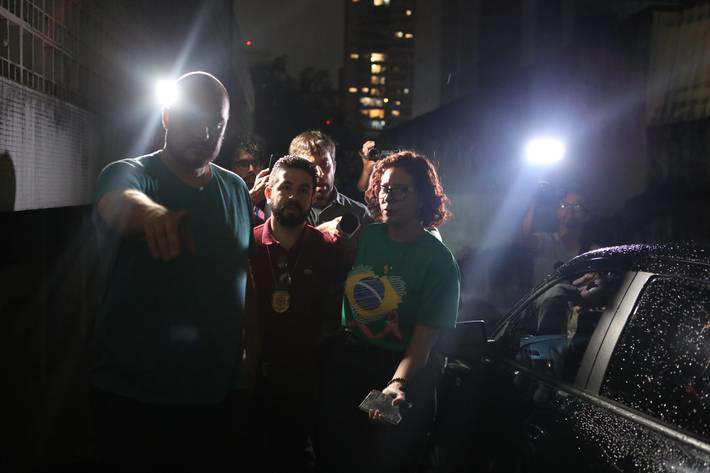 Segurança de Carla Zambelli é preso pela Polícia Civil após disparo de arma de fogo