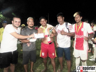 Prefeita Janailza prestigia a quarta edição do torneio da Copa Lino organizada pelo Clube dos 30