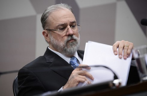 Ministro da Justiça insistirá para Mauro aceitar ajuda da Força Nacional, diz Aras