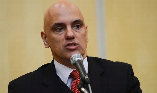 Moraes rejeita ação golpista, multa PL em R$ 22 milhões e bloqueia fundo