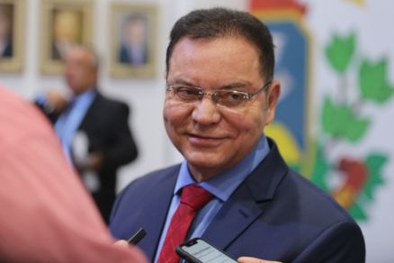 Se for candidato, Botelho quer campanha 