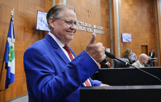 Gilberto assume cadeira na AL e aponta foco em Saúde e Educação
