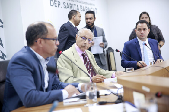Políticos, juízes e promotores ocupam 10% do efetivo da PM, dizem deputados