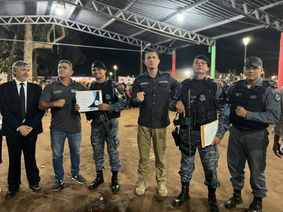Deputados recebem em Confresa policiais que atuaram na perseguição a bandidos