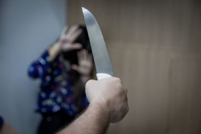 Ex-marido tenta matar mulher e atual com golpes de facão e pauladas em Serra Dourada / Canarana