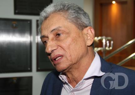 Neurilan alfineta oposição e pede isenção de deputados