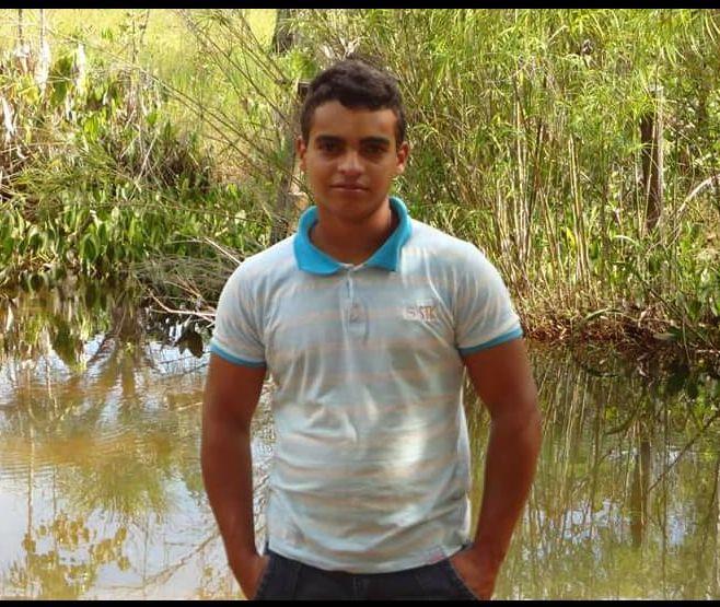 Nova Xavantina - Jovem de 27 anos que morreu vítima de espancamento foi sepultado neste domingo