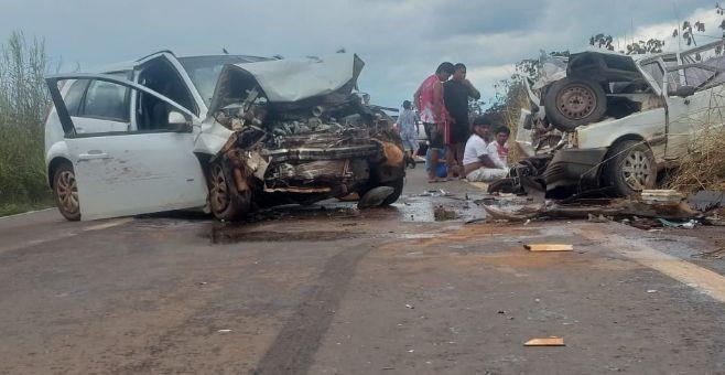 Colisão frontal entre dois veículos deixa um indígena morto e outras vítimas feridas