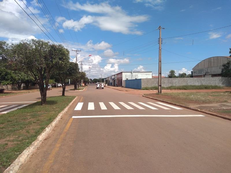 Prefeitura revitaliza faixas de pedestre nas ruas da cidade