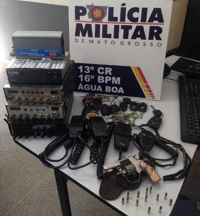 Água Boa - Dois são presos com rádios comunicadores furtados e 36 comprimidos de rebite