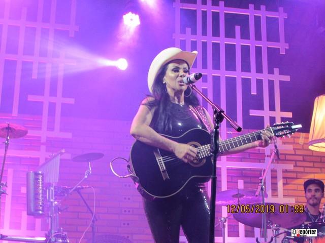 Valéria Barros  faz showzaço em São Félix do Araguaia nos Melhores do Ano faz todo mundo extravasar