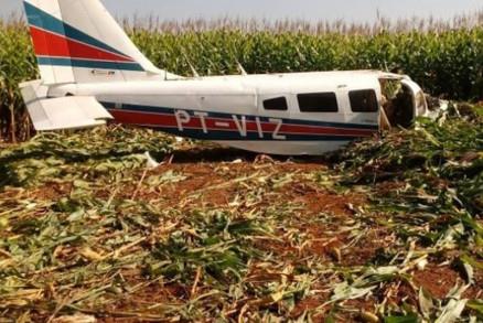 Avião cai em fazenda de MT; empresário e piloto ficam feridos