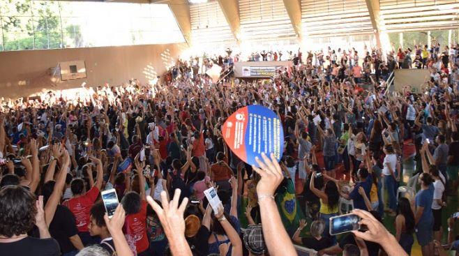 Profissionais da rede estadual de Educação deflagram greve por tempo indeterminado