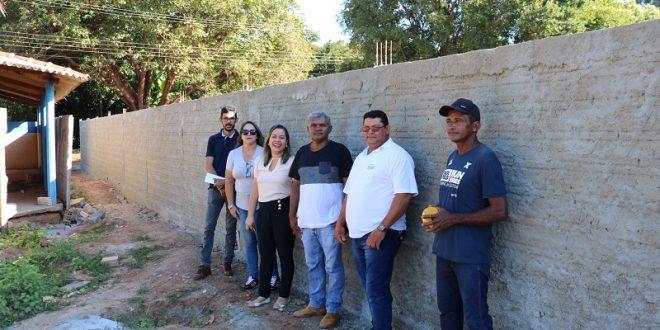 Prefeitura constrói muro no Centro de Convivência e Fortalecimento de Vínculos
