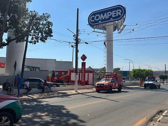 Homem sobe em caixa d’água e ameaça se jogar em supermercado de Várzea Grande