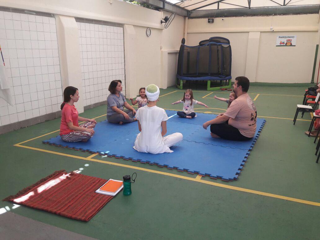 Nova professora e metodologia da Yoga infantil