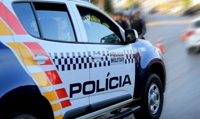 Suspeito de agredir namorada com golpes de capacete é preso em flagrante pela PM