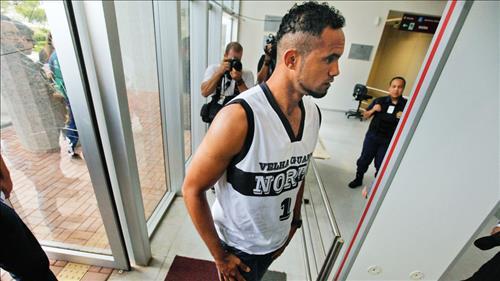 Brasil; Justiça autoriza goleiro Bruno a dar aulas de futebol para crianças Bruno foi condenado à prisão pelo assassinato de Eliza Samudio