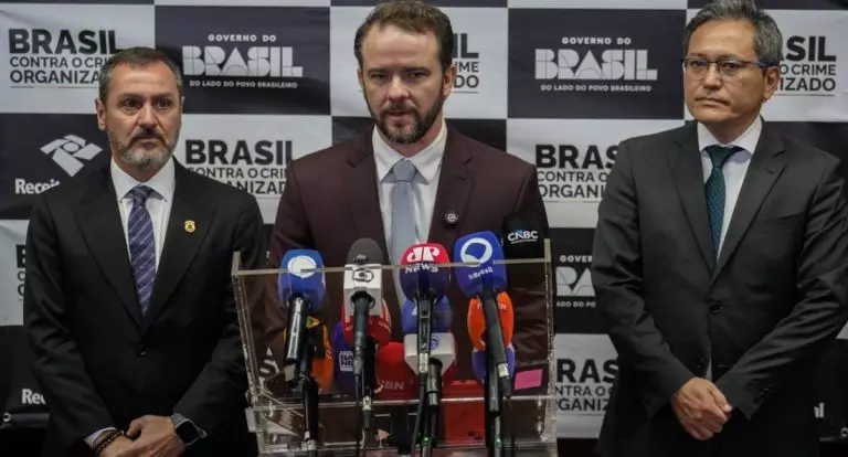 Brasil e Estados Unidos firmam acordo para combater tráfico de armas