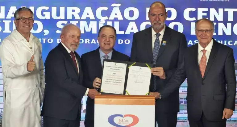 Lula sanciona marco regulatório para vacinas contra o câncer