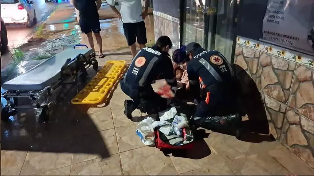 Homem é espancado até a morte no meio da rua por dupla em Rondônia