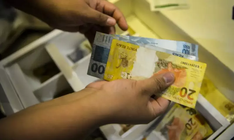 Governo propõe salário mínimo de R$ 1.717 em 2027