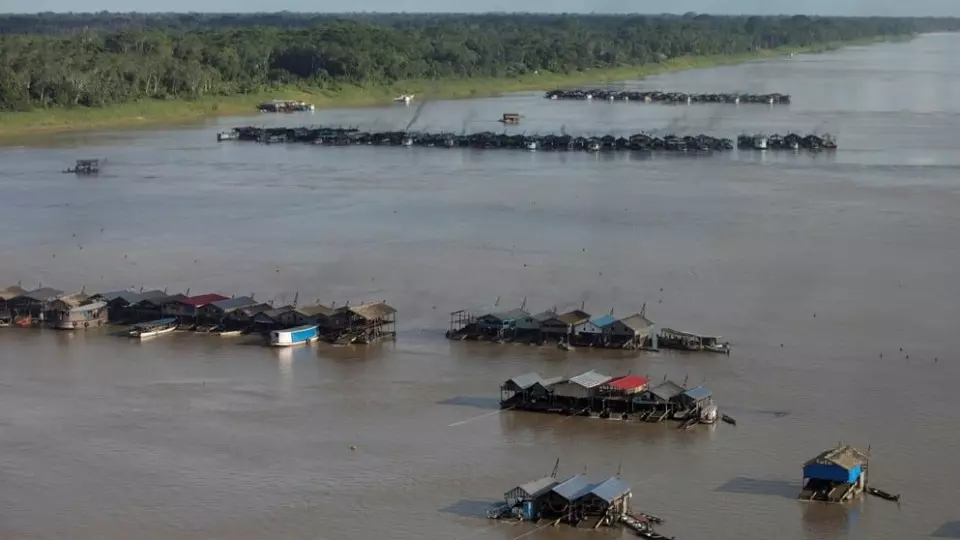 Duas pessoas desaparecem após draga de garimpo afundar no rio Madeira, em Porto Velho