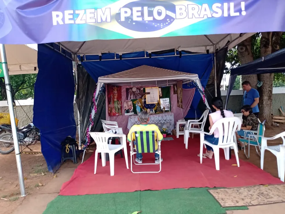 Bolsonaristas mantêm acampamento em Cuiabá após posse de Lula