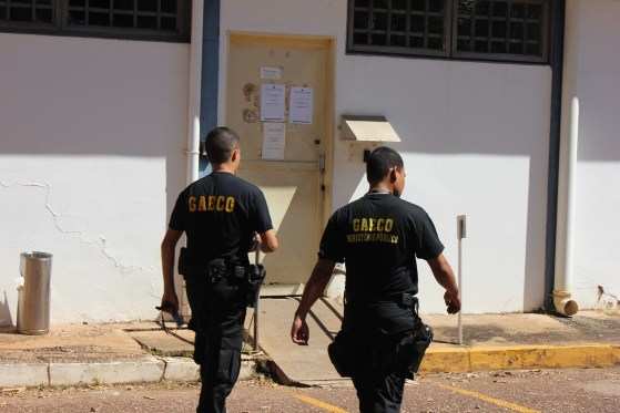 Policiais usavam menores em golpe do tinder para extorquir homens em motéis