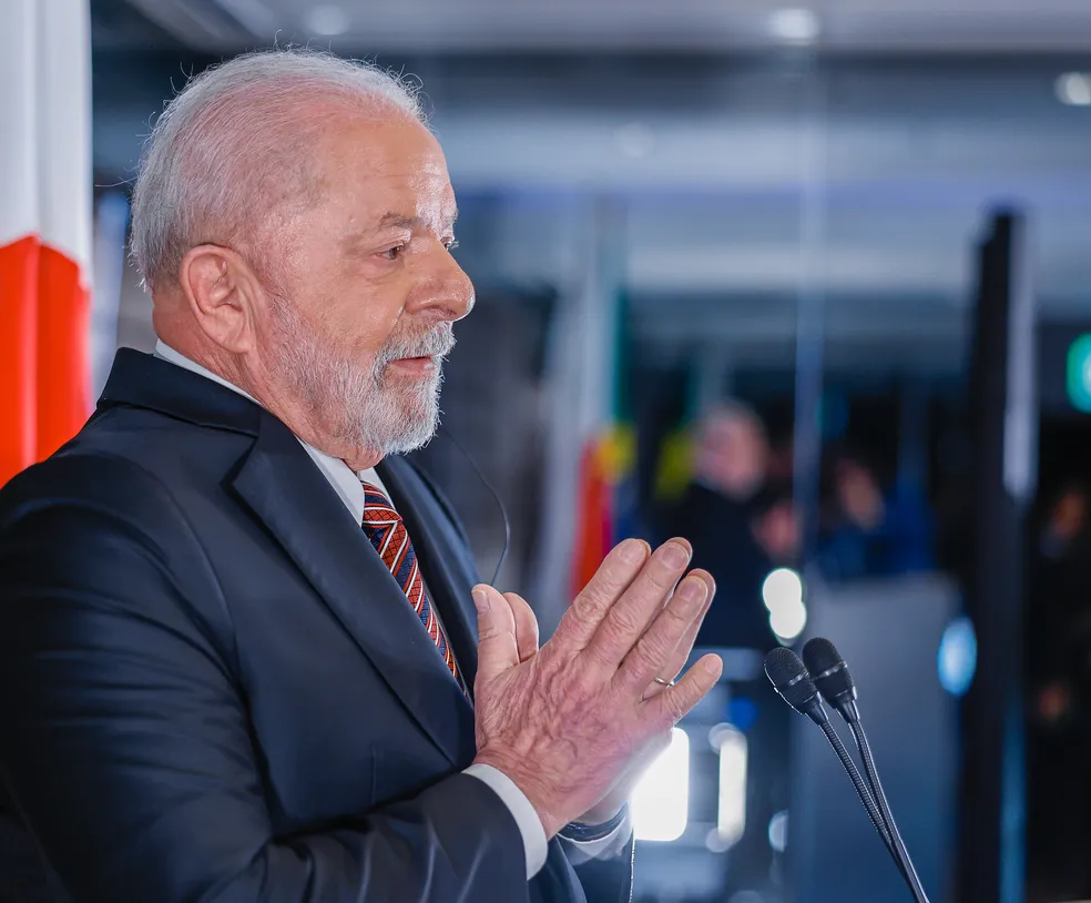 Lula conversa com Putin e diz que não pode ir à Rússia 'neste momento'