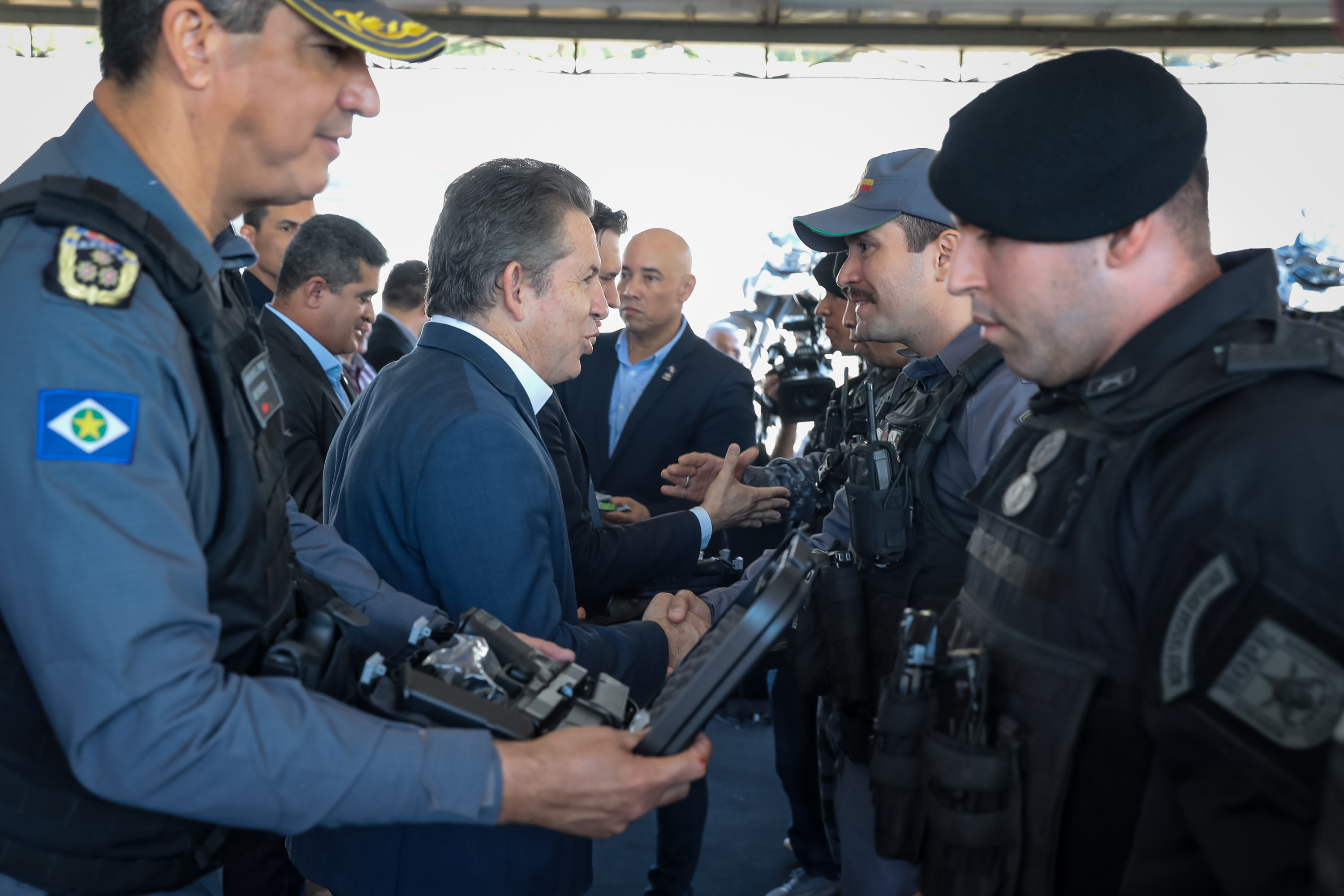Governo de MT entrega novas pistolas Glock; policiais militares terão a própria arma