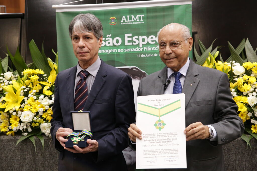 ALMT homenageia família Müller com comenda