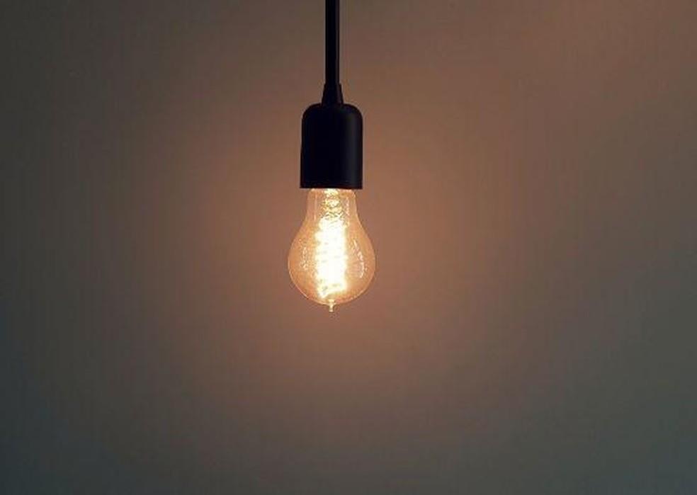 Lei proíbe cortes de água e energia em vésperas de feriados e finais de semana