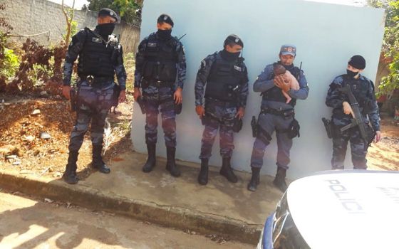 Polícia Militar salva bebê de 2 meses engasgado em Barra do Garças