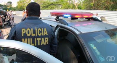Homem estupra mulher e é preso nu ao buscar roupas em Barra do Garça